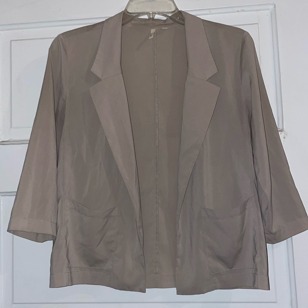 Quarter sleeve blazer